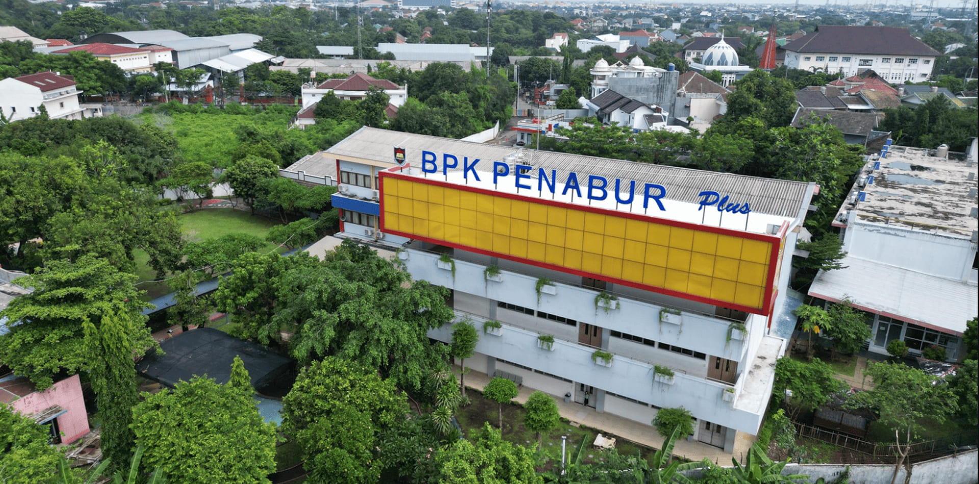 Kompleks sekolah BPK PENABUR Cirebon dilihat dari udara